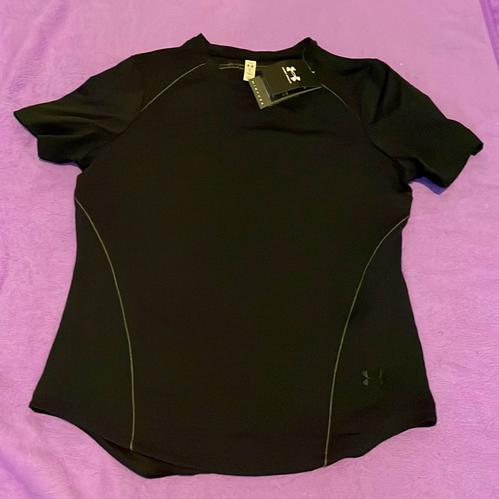 NEW 🖤 women’s Under Armour Moisture Infused, feminine knit T-Shirt. Size Large